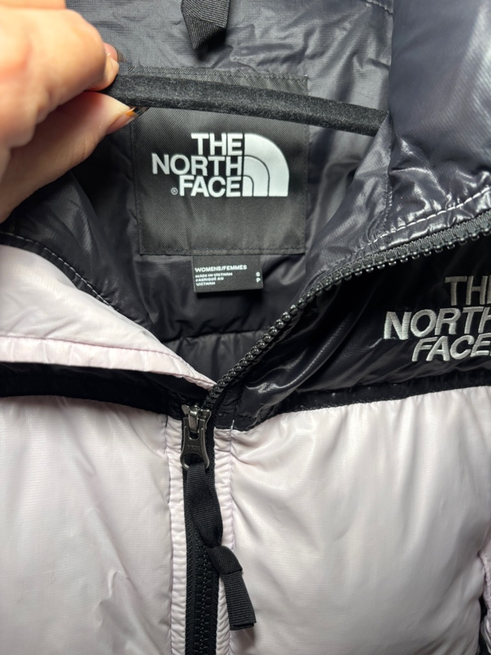 The North Face Cropped Puffer Jacket in Light Pink and Black - Picture 2 of 3
